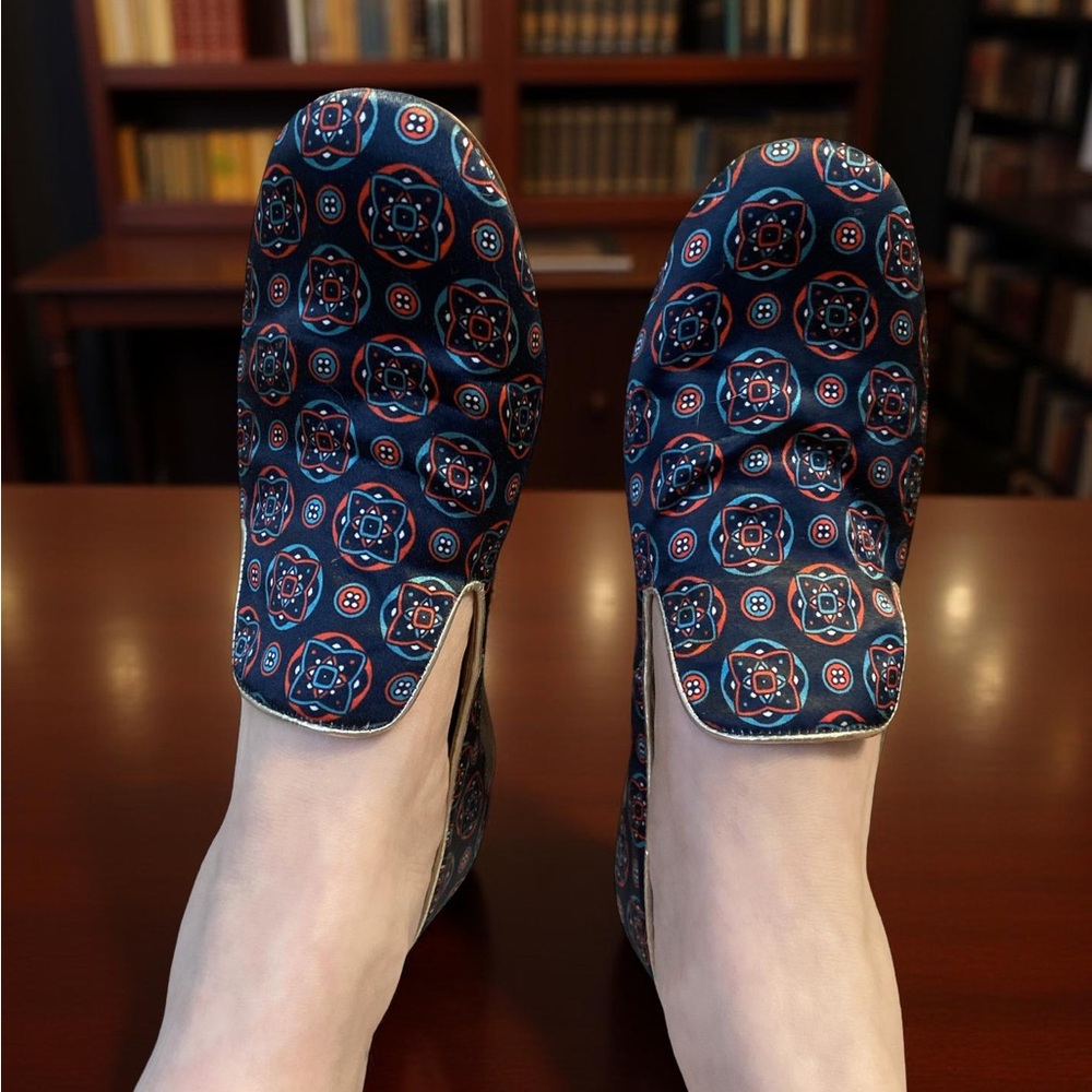 Banana Republic Patterned Loafers - Blue and Red size 6.5
